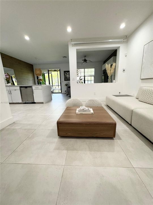 В аренду: $4,000 (3 спален, 2 ванн, 1892 Квадратных фут)