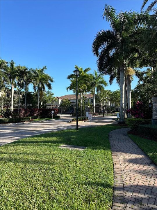 В аренду: $4,000 (3 спален, 2 ванн, 1892 Квадратных фут)