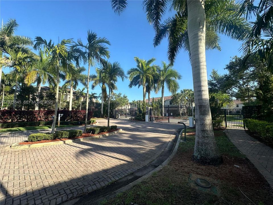 В аренду: $4,000 (3 спален, 2 ванн, 1892 Квадратных фут)