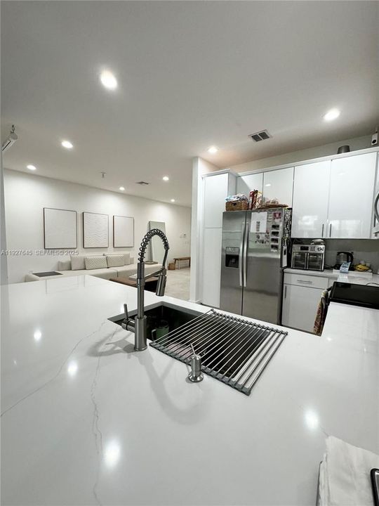 В аренду: $4,000 (3 спален, 2 ванн, 1892 Квадратных фут)