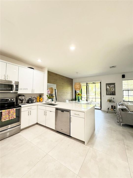 В аренду: $4,000 (3 спален, 2 ванн, 1892 Квадратных фут)