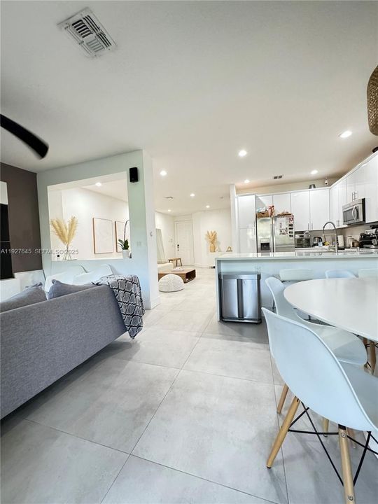 В аренду: $4,000 (3 спален, 2 ванн, 1892 Квадратных фут)