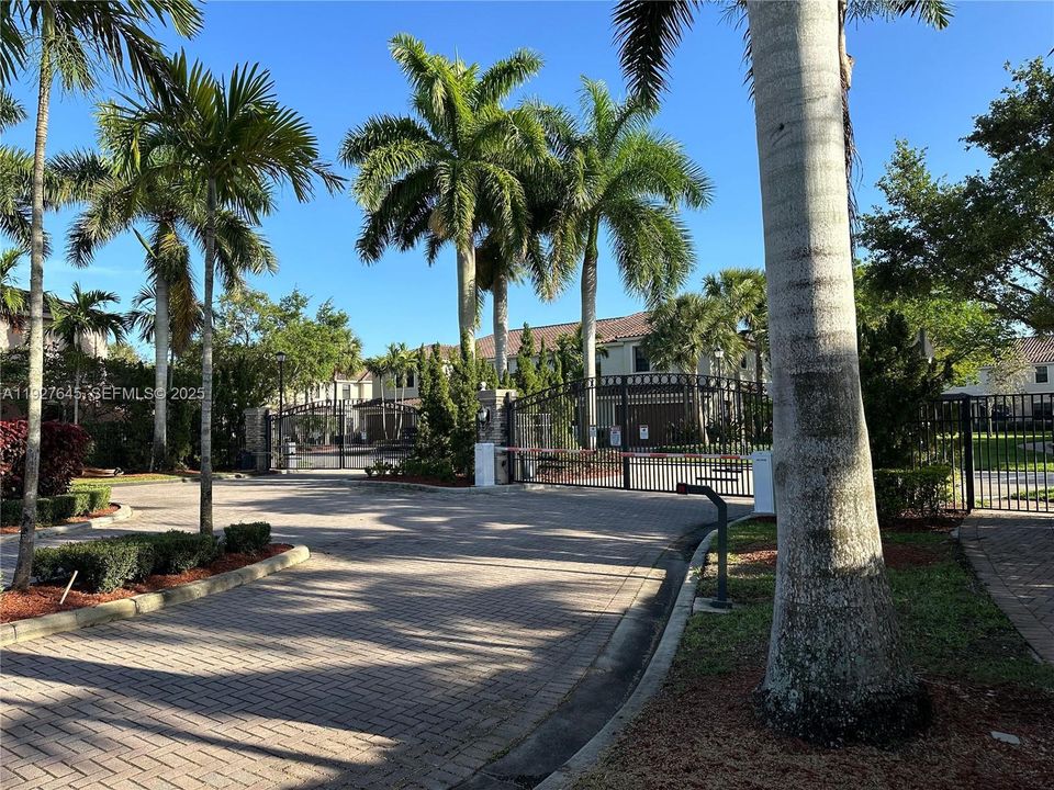 В аренду: $4,000 (3 спален, 2 ванн, 1892 Квадратных фут)