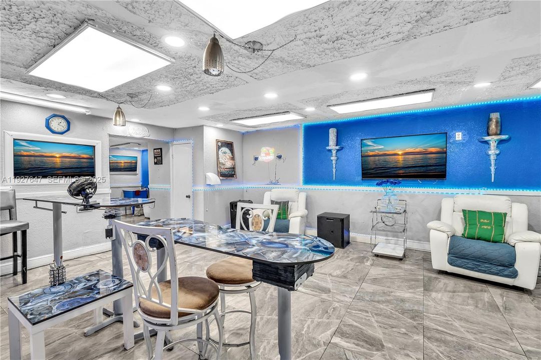 待售: $349,900 (0.11 acres)