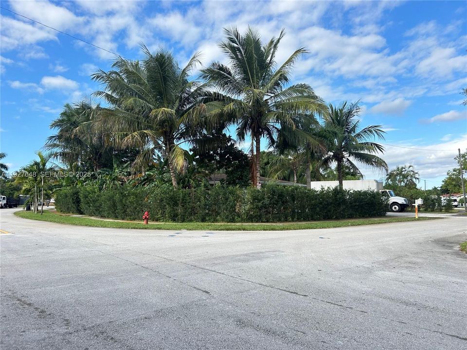 En Renta: $2,700 (3 camas, 2 baños, 1962 Pies cuadrados)