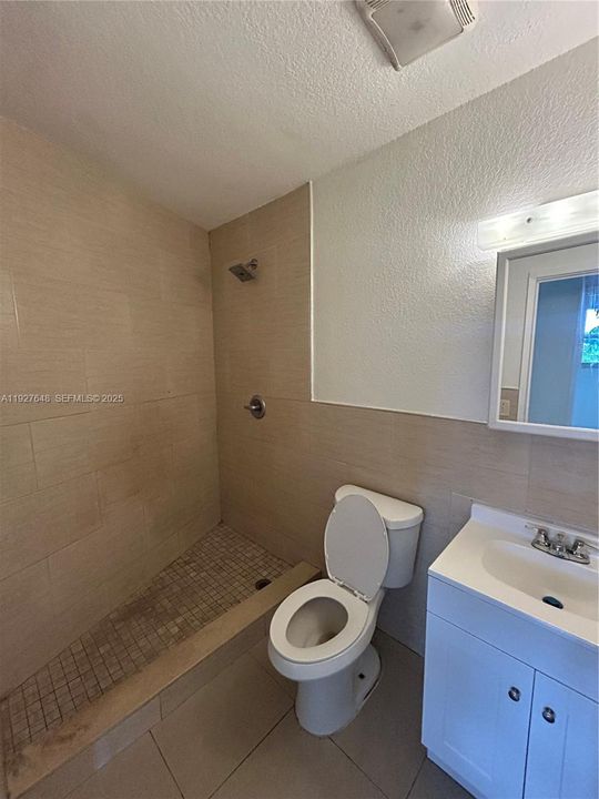 En Renta: $2,700 (3 camas, 2 baños, 1962 Pies cuadrados)