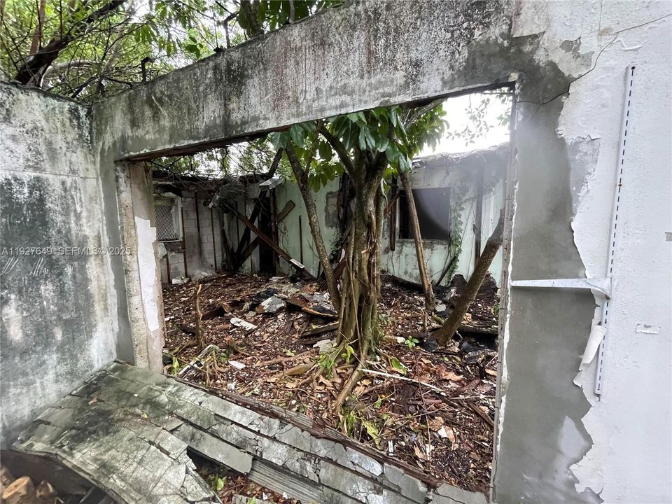 For Sale: $109,999 (3 beds, 2 baths, 1638 Square Feet)