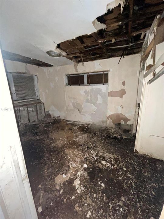 For Sale: $109,999 (3 beds, 2 baths, 1638 Square Feet)