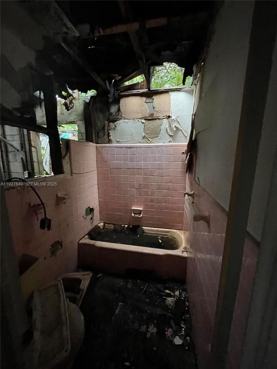 For Sale: $109,999 (3 beds, 2 baths, 1638 Square Feet)