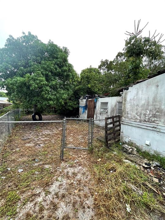 For Sale: $109,999 (3 beds, 2 baths, 1638 Square Feet)