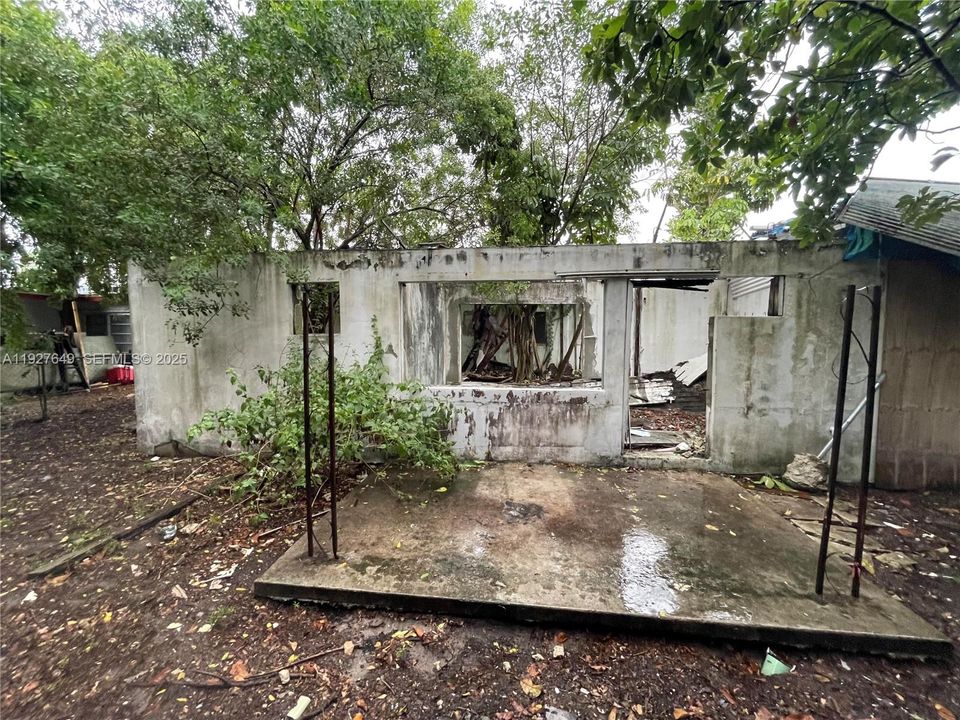 For Sale: $109,999 (3 beds, 2 baths, 1638 Square Feet)