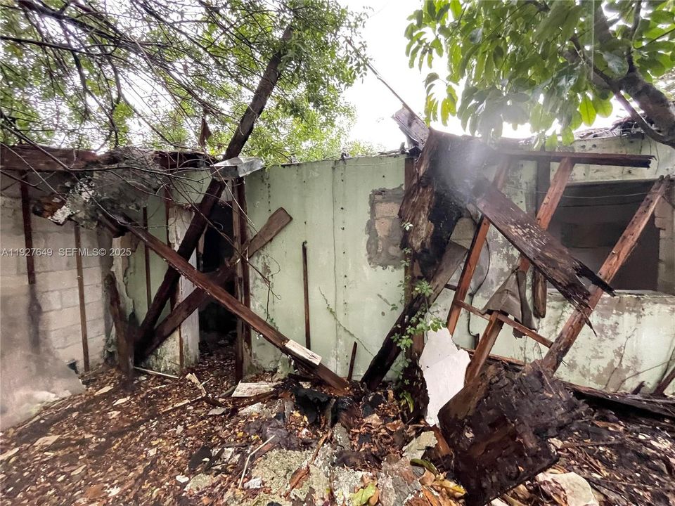 For Sale: $109,999 (3 beds, 2 baths, 1638 Square Feet)