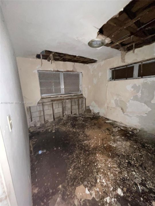 For Sale: $109,999 (3 beds, 2 baths, 1638 Square Feet)