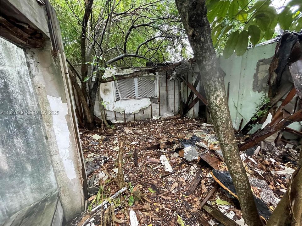 For Sale: $109,999 (3 beds, 2 baths, 1638 Square Feet)