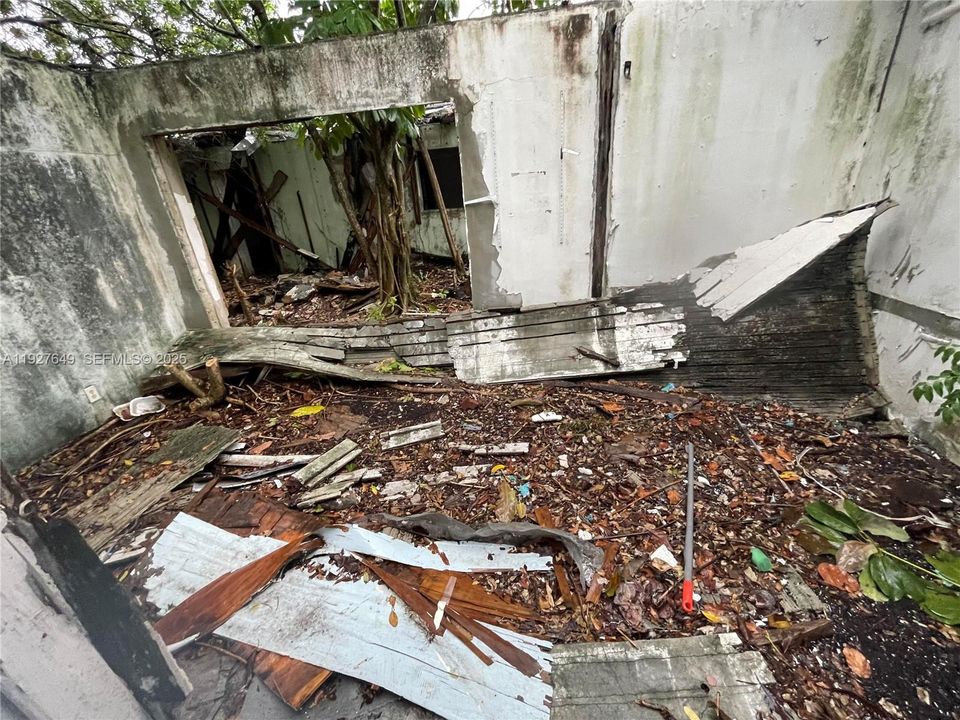 For Sale: $109,999 (3 beds, 2 baths, 1638 Square Feet)