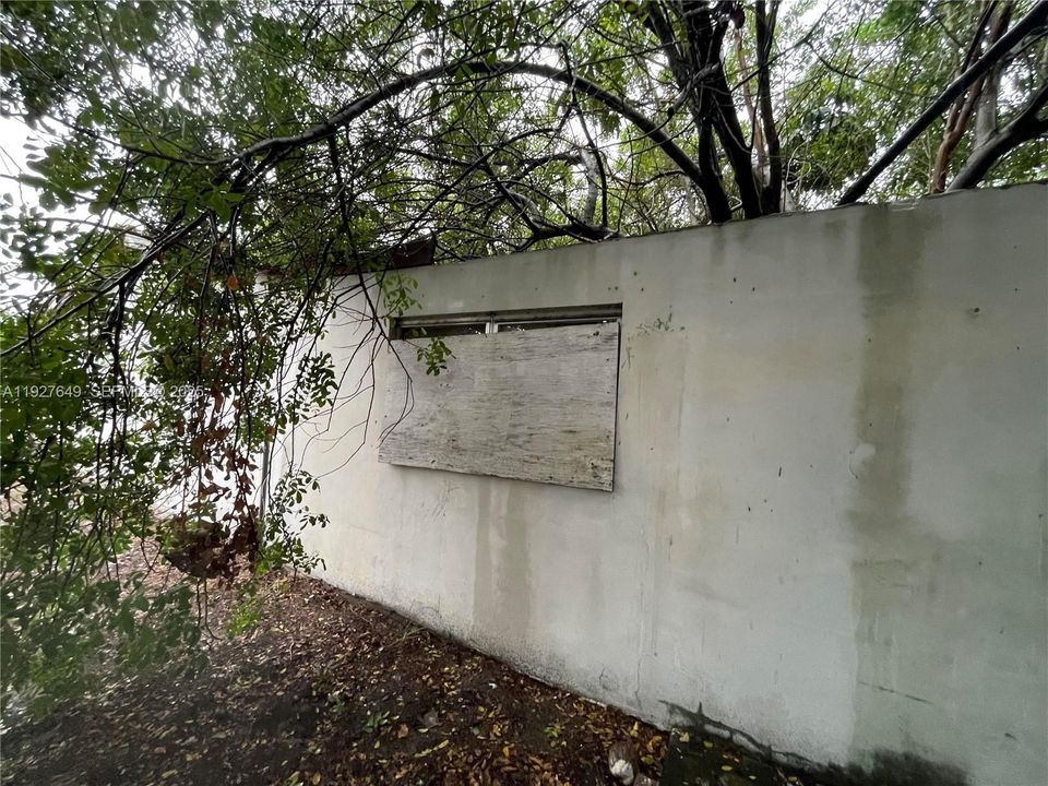 For Sale: $109,999 (3 beds, 2 baths, 1638 Square Feet)