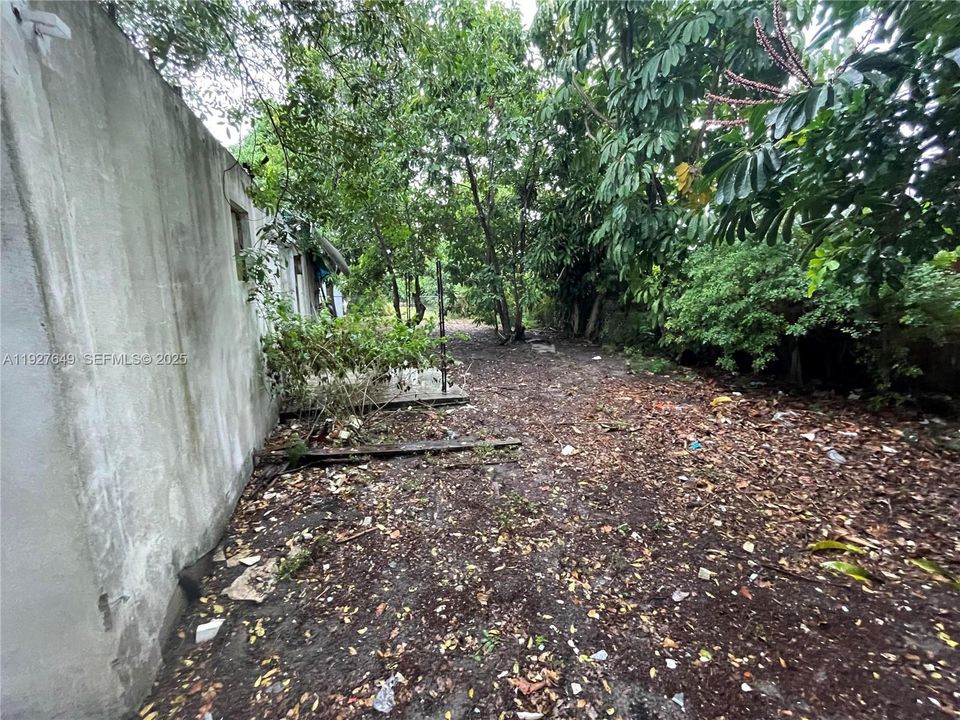 For Sale: $109,999 (3 beds, 2 baths, 1638 Square Feet)