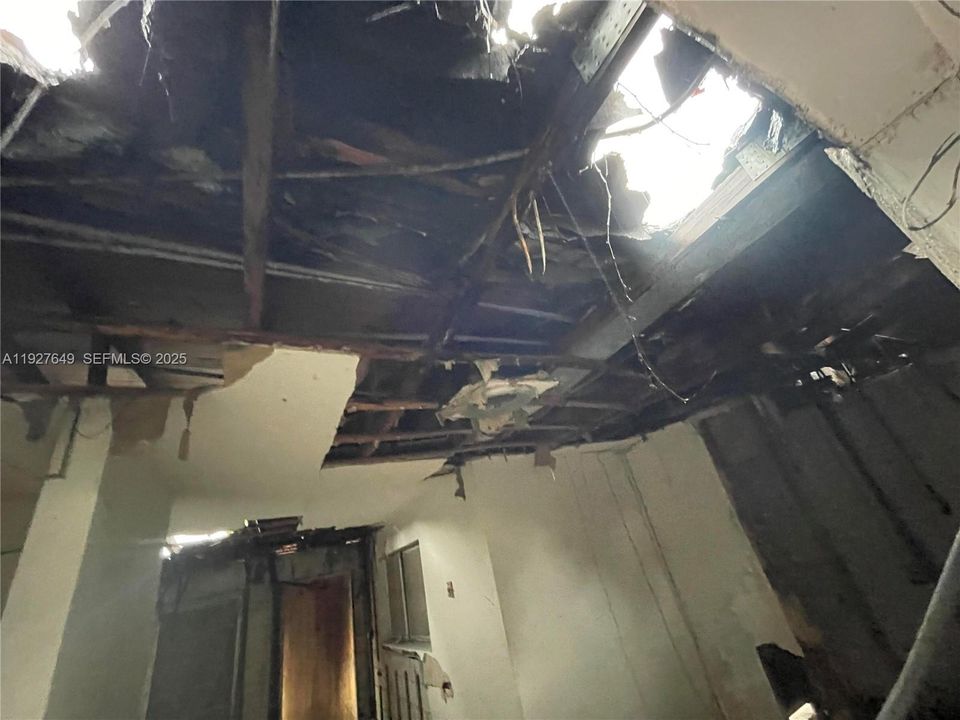 For Sale: $109,999 (3 beds, 2 baths, 1638 Square Feet)