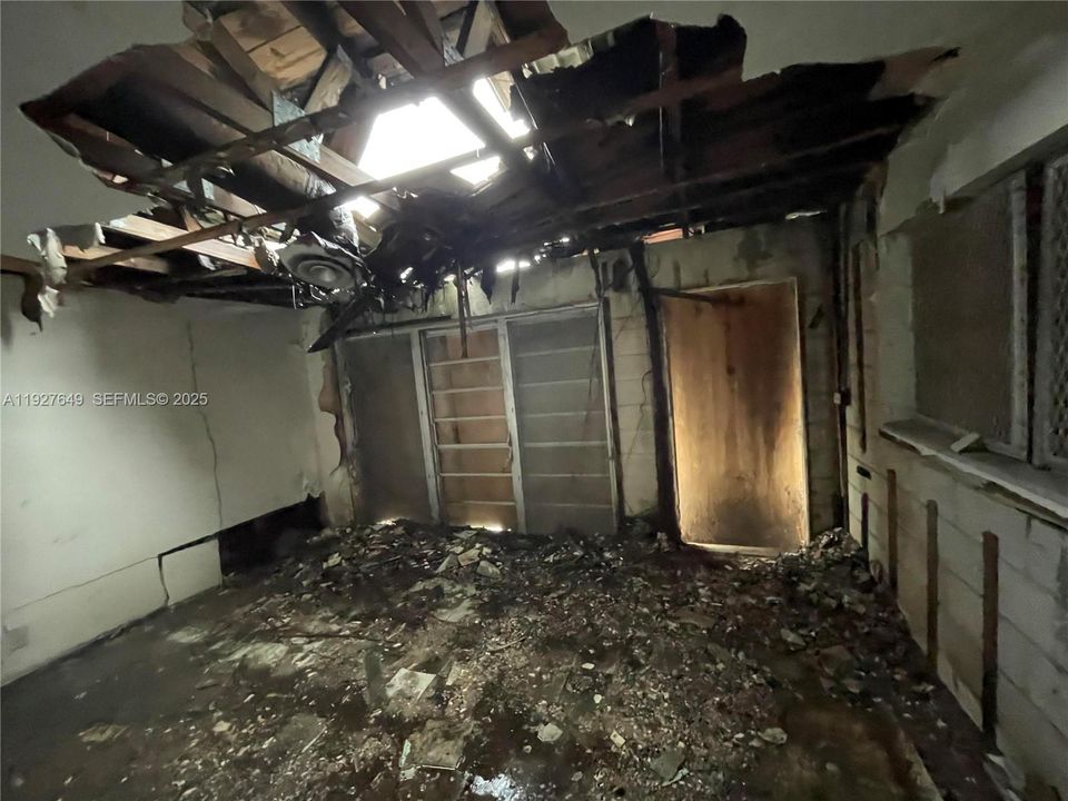 For Sale: $109,999 (3 beds, 2 baths, 1638 Square Feet)