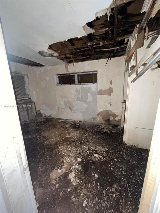 For Sale: $109,999 (3 beds, 2 baths, 1638 Square Feet)