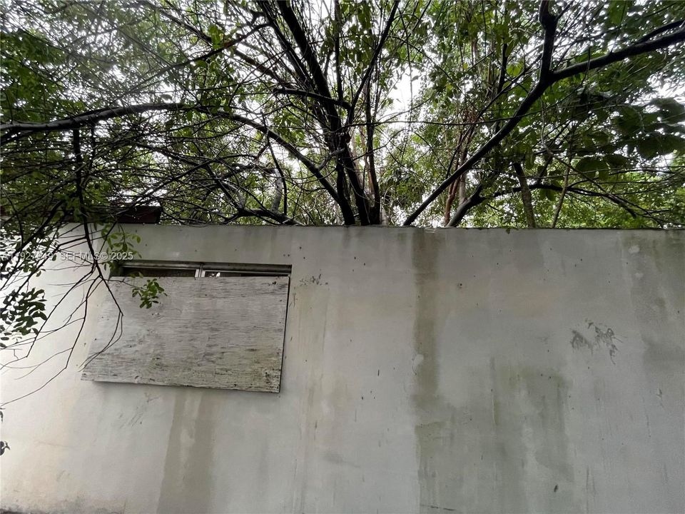 For Sale: $109,999 (3 beds, 2 baths, 1638 Square Feet)