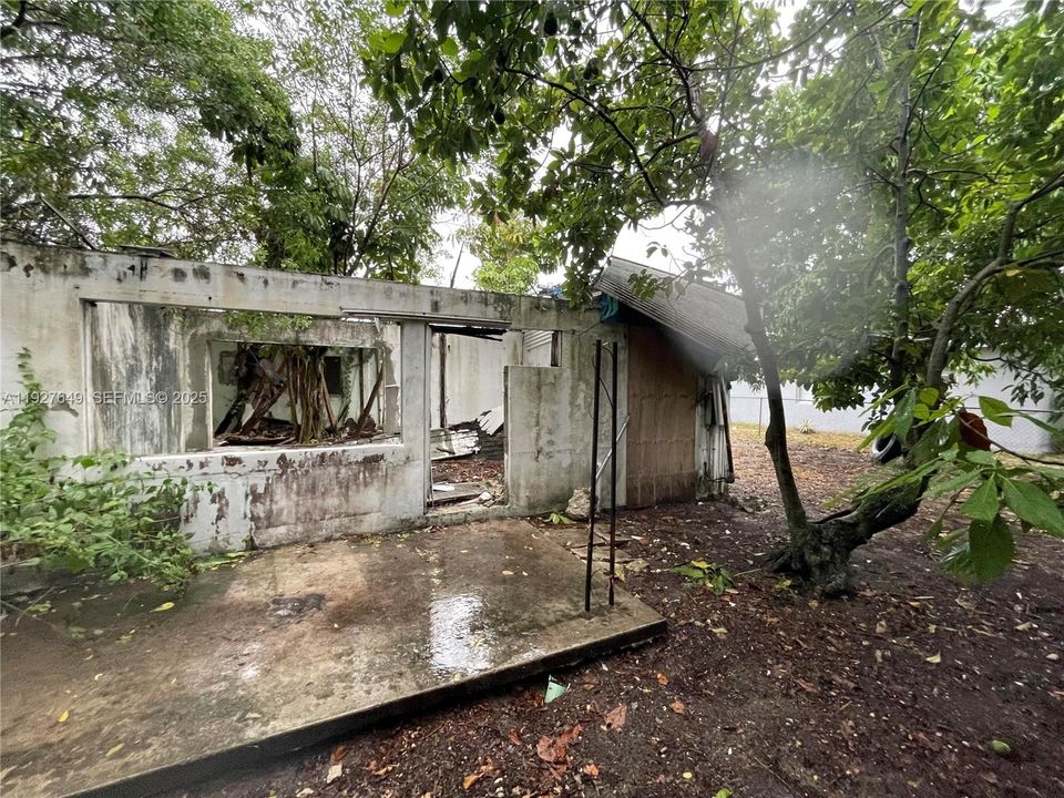 For Sale: $109,999 (3 beds, 2 baths, 1638 Square Feet)