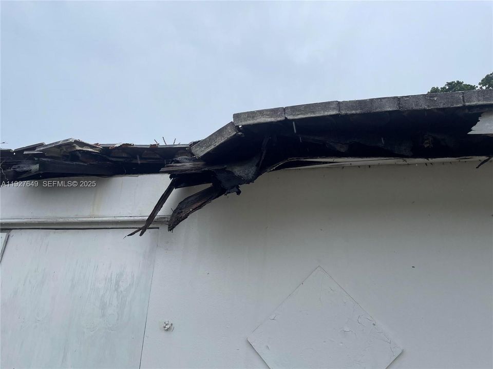 For Sale: $109,999 (3 beds, 2 baths, 1638 Square Feet)