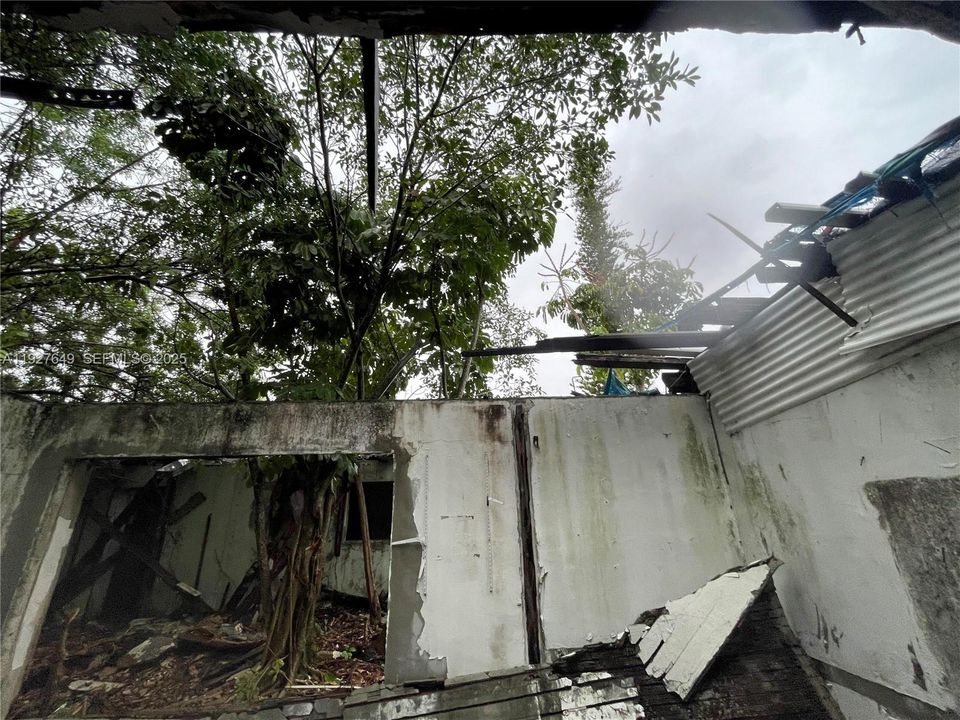 For Sale: $109,999 (3 beds, 2 baths, 1638 Square Feet)