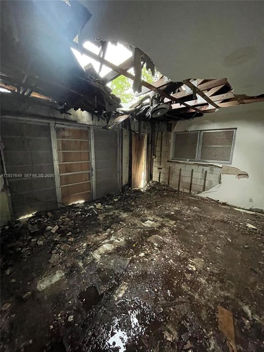 For Sale: $109,999 (3 beds, 2 baths, 1638 Square Feet)