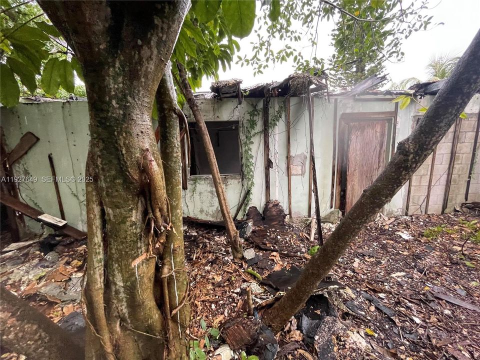 For Sale: $109,999 (3 beds, 2 baths, 1638 Square Feet)