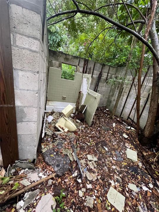 For Sale: $109,999 (3 beds, 2 baths, 1638 Square Feet)