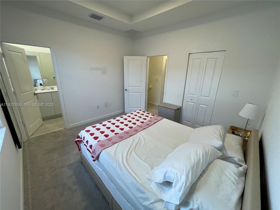 В аренду: $2,700 (3 спален, 3 ванн, 1328 Квадратных фут)