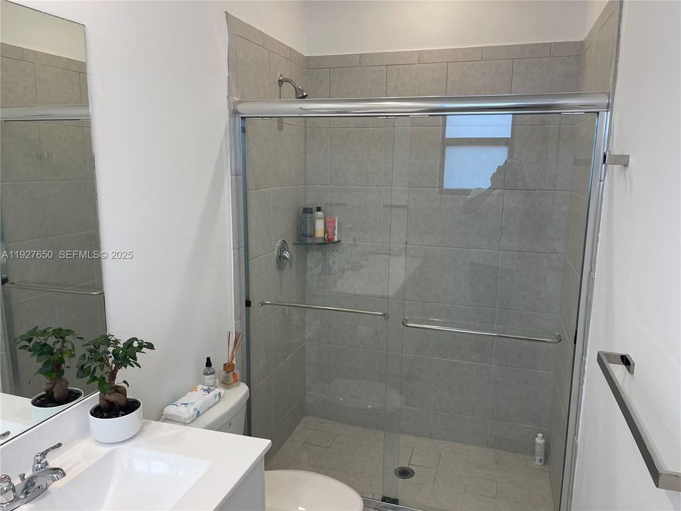 В аренду: $2,700 (3 спален, 3 ванн, 1328 Квадратных фут)