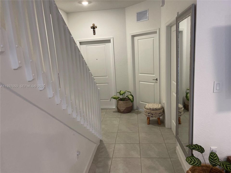 В аренду: $2,700 (3 спален, 3 ванн, 1328 Квадратных фут)