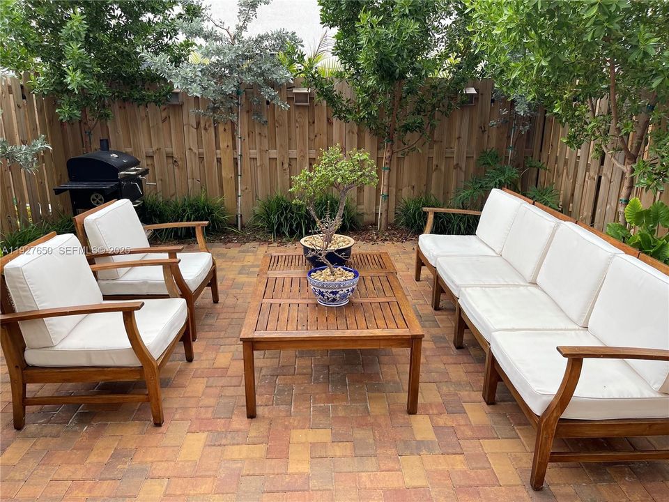 В аренду: $2,700 (3 спален, 3 ванн, 1328 Квадратных фут)