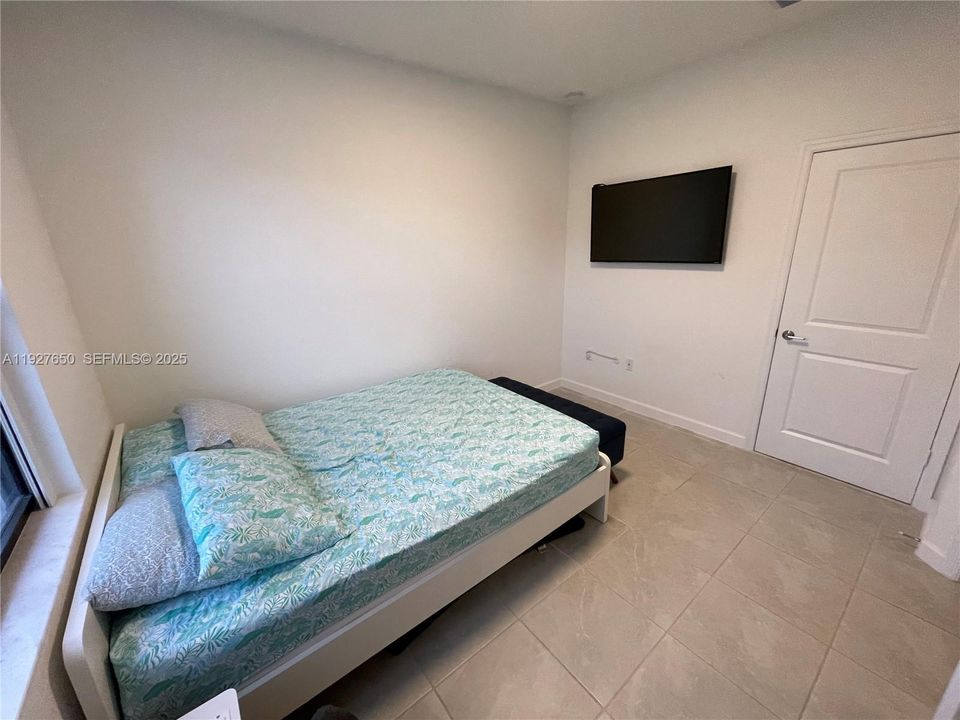 В аренду: $2,700 (3 спален, 3 ванн, 1328 Квадратных фут)