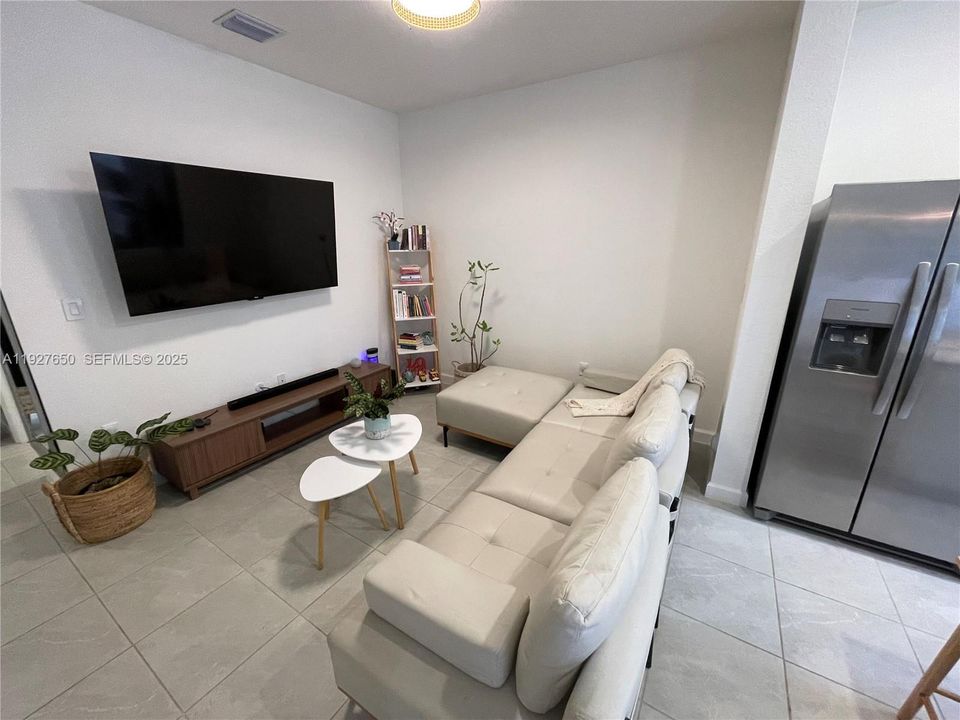 В аренду: $2,700 (3 спален, 3 ванн, 1328 Квадратных фут)