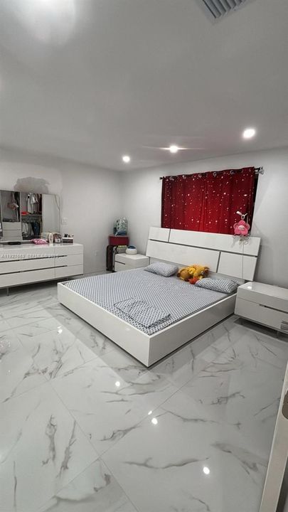 For Sale: $849,900 (3 beds, 2 baths, 1715 Square Feet)