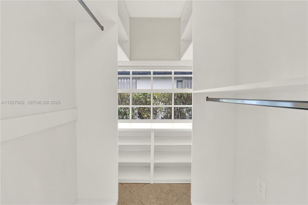 出租: $4,500 (4 贝兹, 3 浴室, 1949 平方英尺)