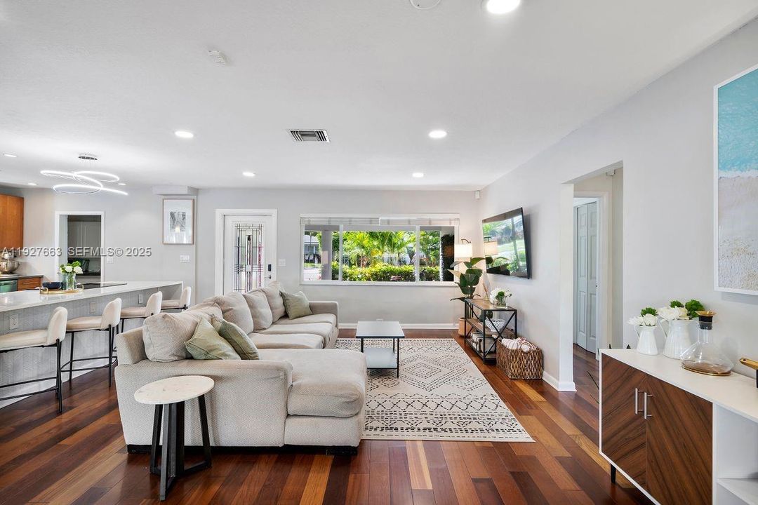 For Sale: $1,099,000 (2 beds, 2 baths, 1440 Square Feet)