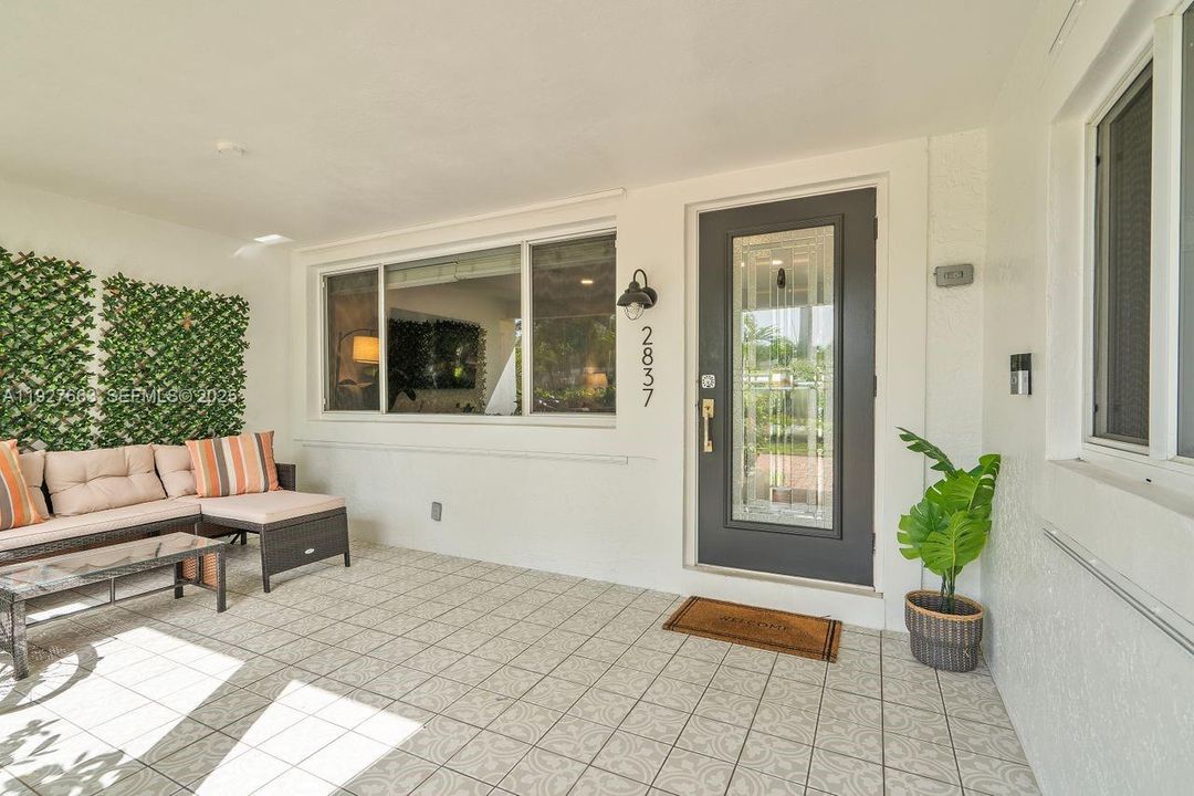 For Sale: $1,099,000 (2 beds, 2 baths, 1440 Square Feet)