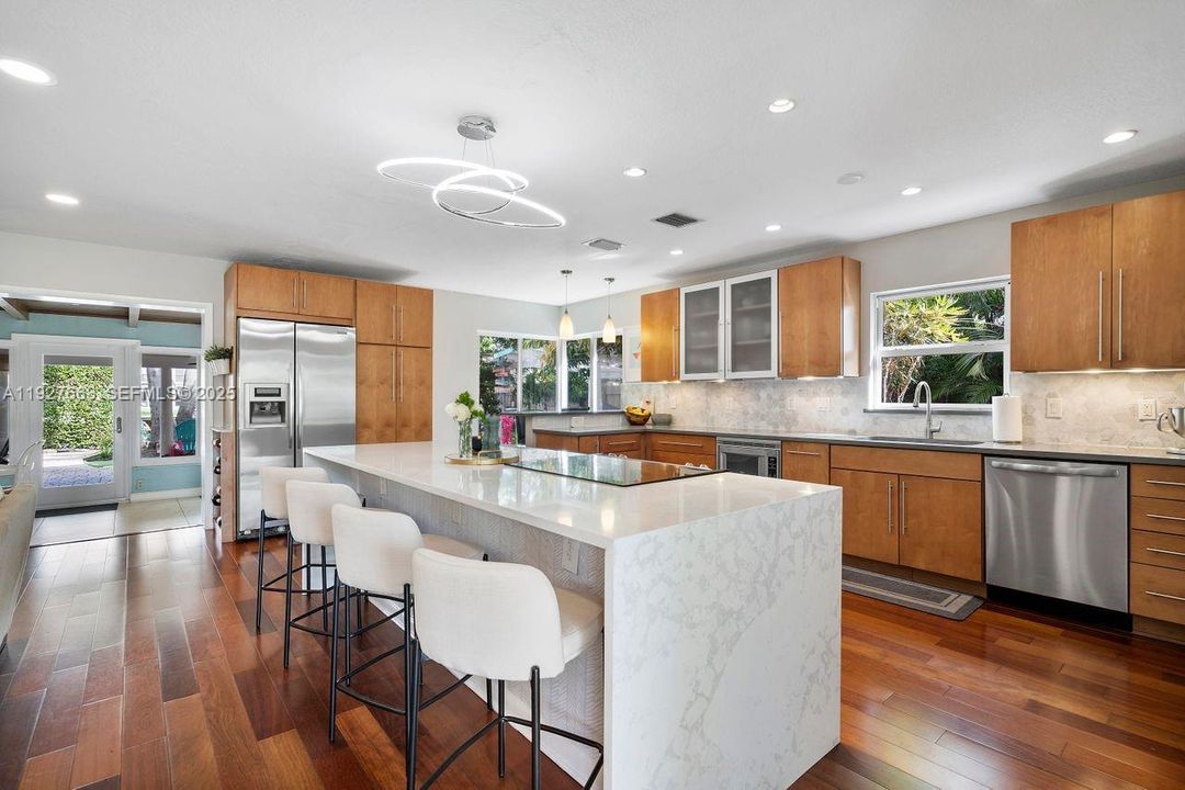 For Sale: $1,099,000 (2 beds, 2 baths, 1440 Square Feet)