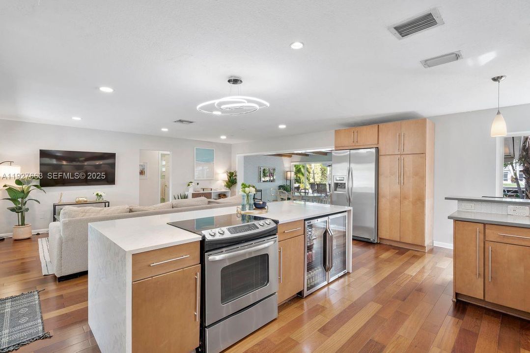 For Sale: $1,099,000 (2 beds, 2 baths, 1440 Square Feet)