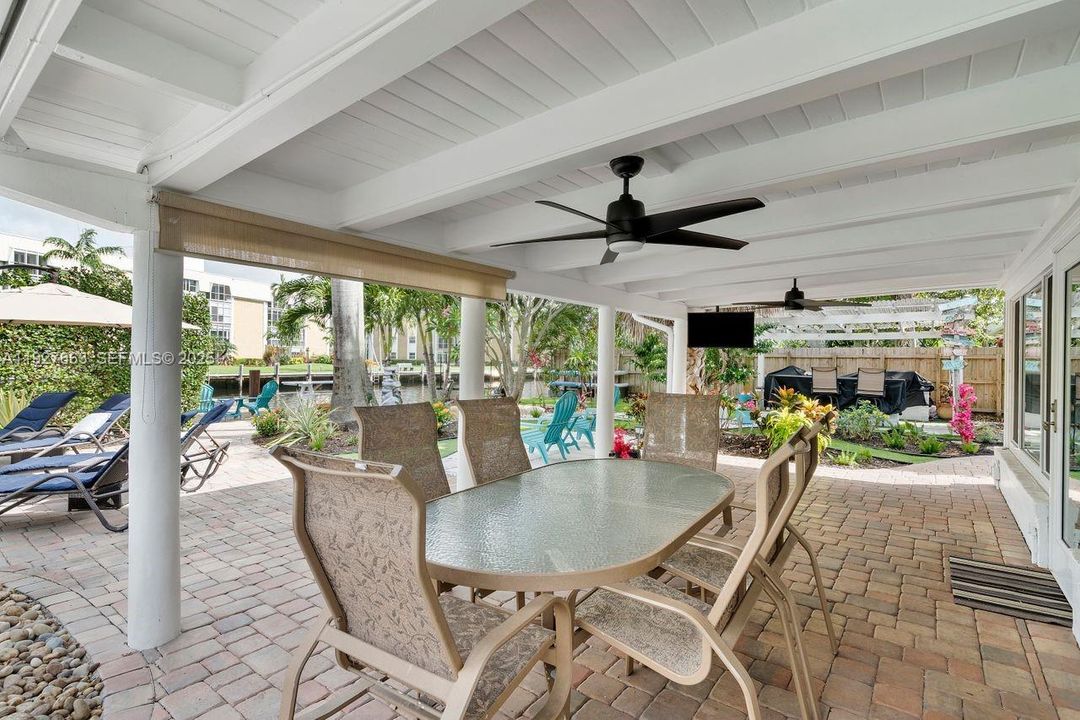 For Sale: $1,099,000 (2 beds, 2 baths, 1440 Square Feet)