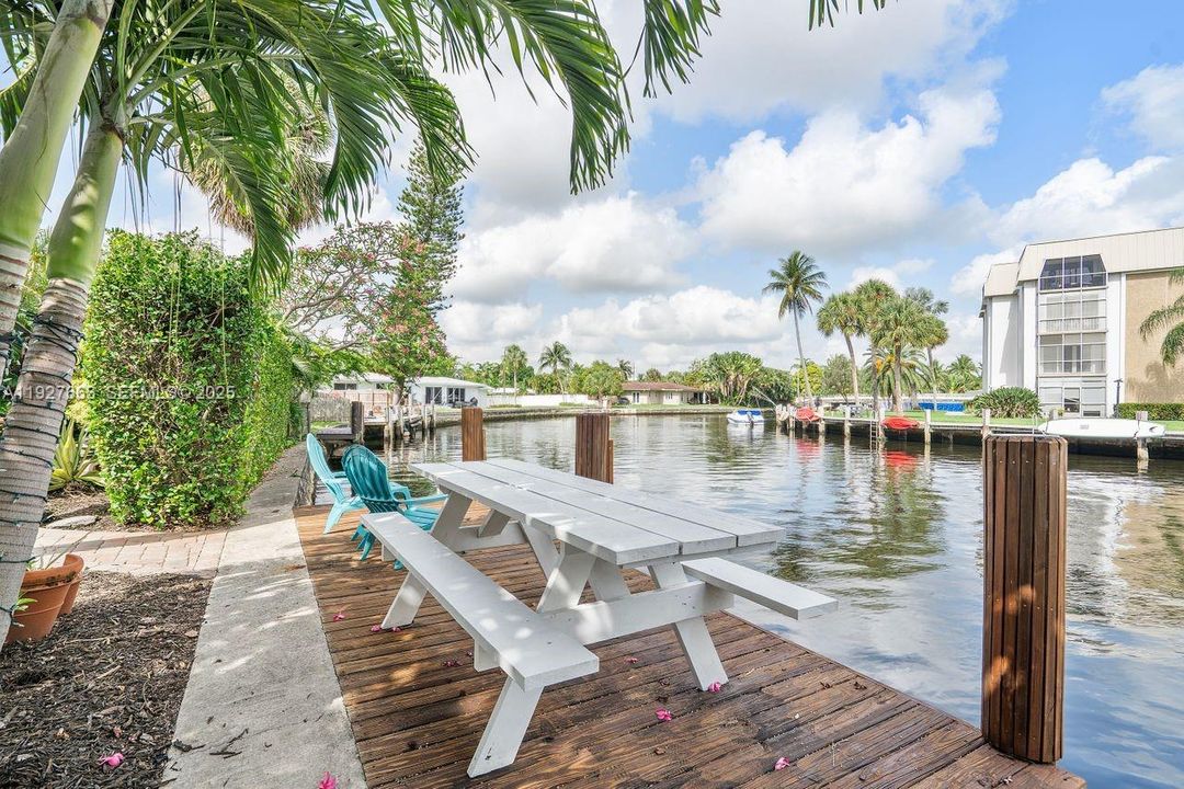 For Sale: $1,099,000 (2 beds, 2 baths, 1440 Square Feet)