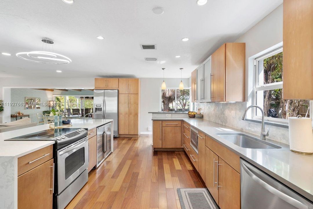 For Sale: $1,099,000 (2 beds, 2 baths, 1440 Square Feet)