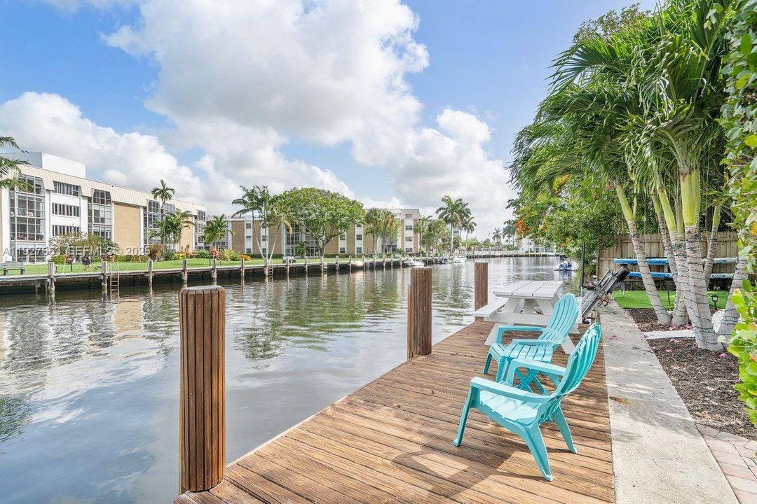 For Sale: $1,099,000 (2 beds, 2 baths, 1440 Square Feet)