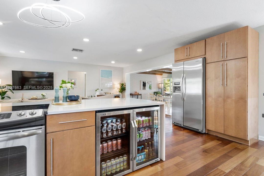 For Sale: $1,099,000 (2 beds, 2 baths, 1440 Square Feet)