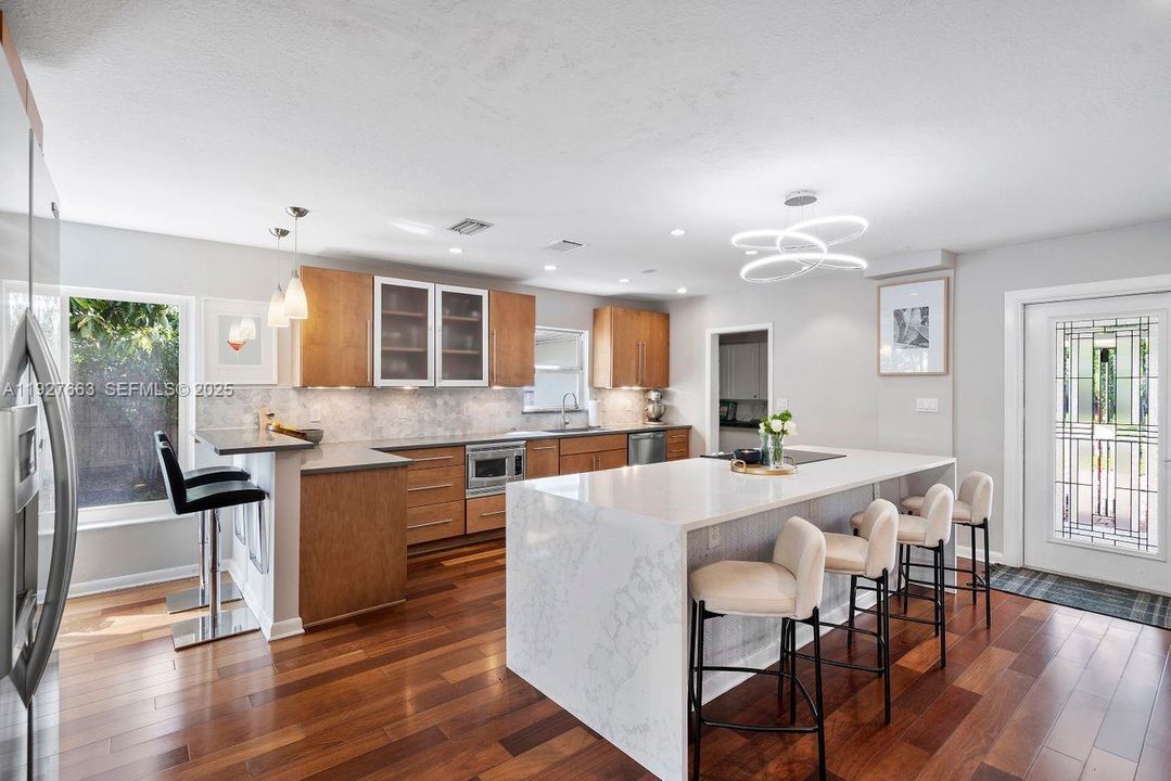 For Sale: $1,099,000 (2 beds, 2 baths, 1440 Square Feet)