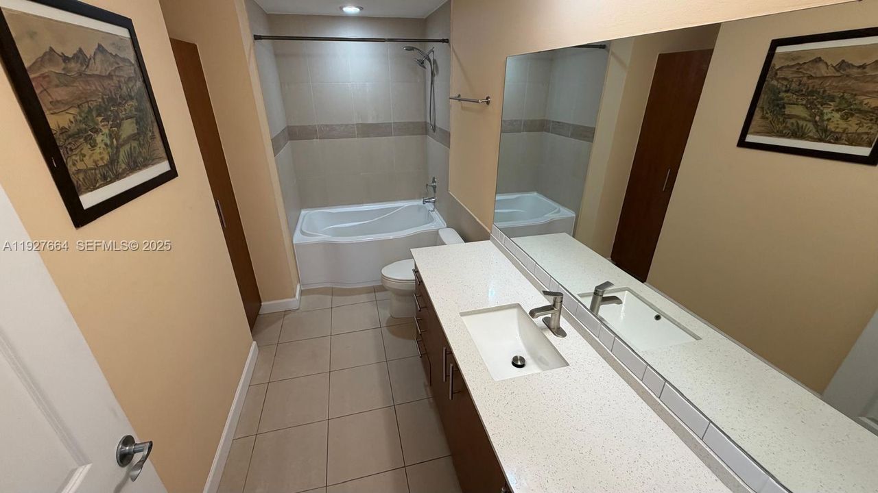 出租: $2,800 (2 贝兹, 1 浴室, 875 平方英尺)